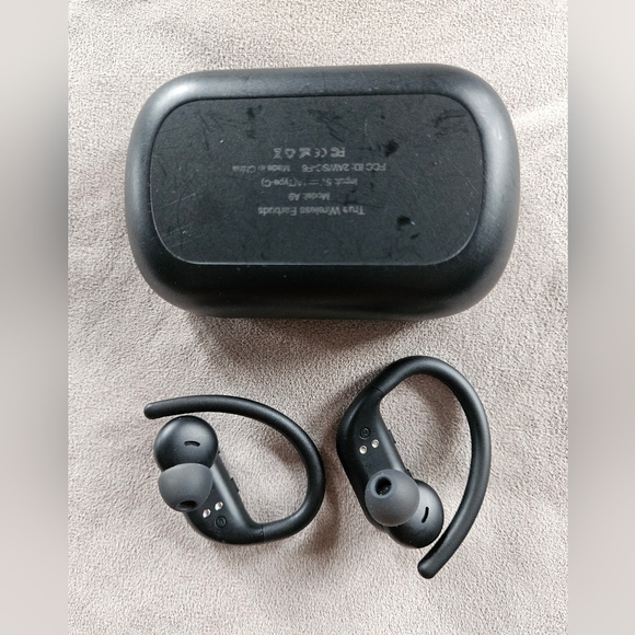 Catitru Wireless Earbuds Bluetooth Headphones 80 Hours Wireless Charging Case - Picture 8 of 10